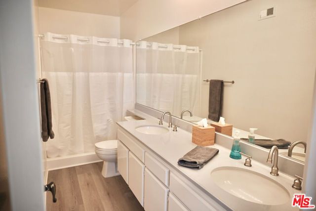 19355 Sherman Way 42, Reseda (los Angeles), CA 91335