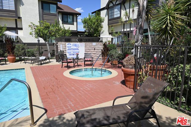 19355 Sherman Way 42, Reseda (los Angeles), CA 91335