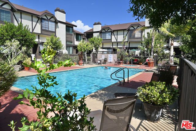 19355 Sherman Way 42, Reseda (los Angeles), CA 91335