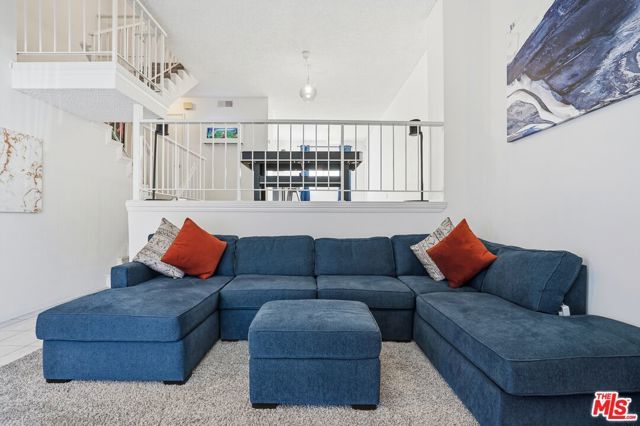 19355 Sherman Way 42, Reseda (los Angeles), CA 91335