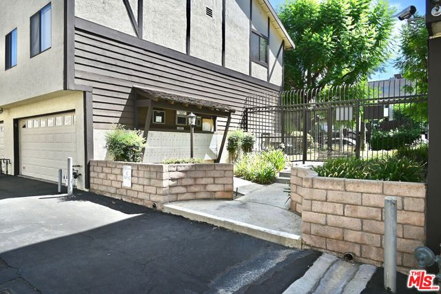 19355 Sherman Way 42, Reseda (los Angeles), CA 91335