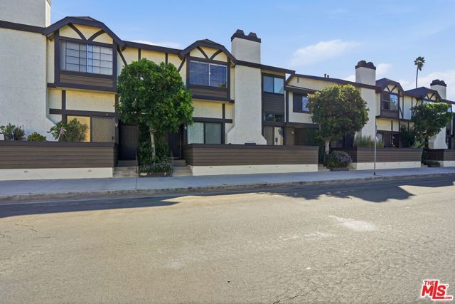 19355 Sherman Way 42, Reseda (los Angeles), CA 91335