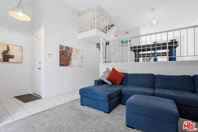 19355 Sherman Way 42, Reseda (los Angeles), CA 91335