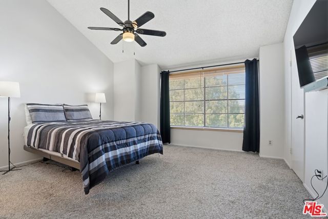 19355 Sherman Way 42, Reseda (los Angeles), CA 91335