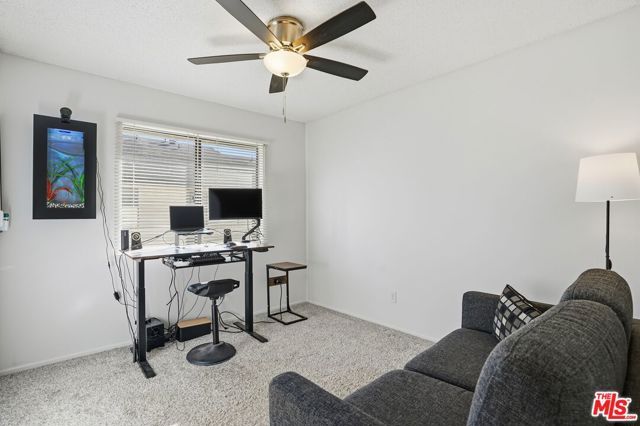 19355 Sherman Way 42, Reseda (los Angeles), CA 91335