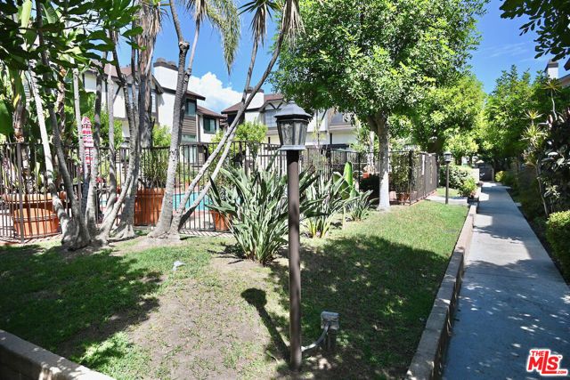 19355 Sherman Way 42, Reseda (los Angeles), CA 91335