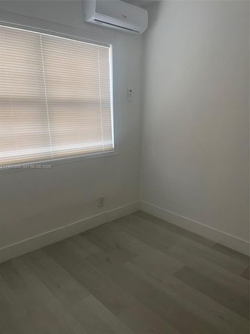 1552 SW 2nd St 12, Miami, FL 33135