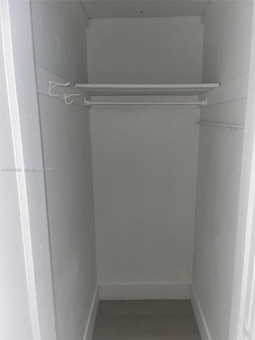 1552 SW 2nd St 12, Miami, FL 33135