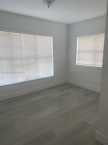 1552 SW 2nd St 12, Miami, FL 33135