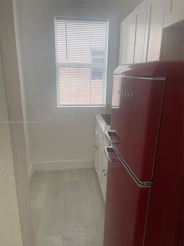 1552 SW 2nd St 12, Miami, FL 33135