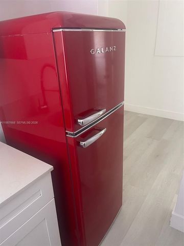 1552 SW 2nd St 12, Miami, FL 33135