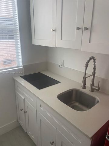 1552 SW 2nd St 12, Miami, FL 33135