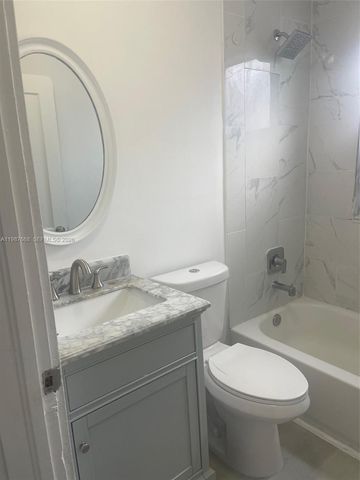 1552 SW 2nd St 12, Miami, FL 33135