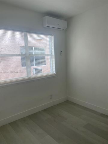 1552 SW 2nd St 12, Miami, FL 33135