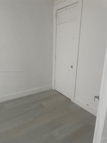 1552 SW 2nd St 12, Miami, FL 33135