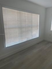 1552 SW 2nd St 12, Miami, FL 33135