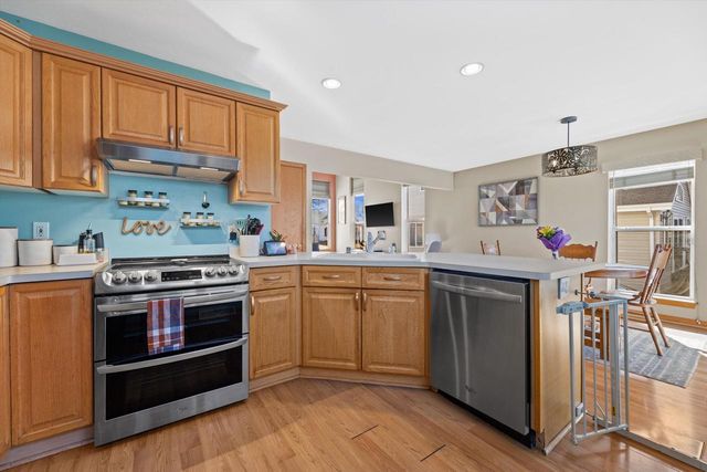 4031 S 89th STREET, Greenfield, WI 53228