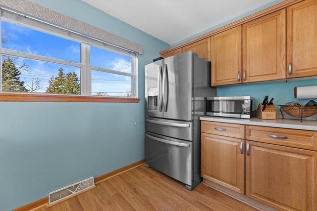 4031 S 89th STREET, Greenfield, WI 53228