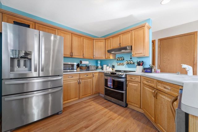 4031 S 89th STREET, Greenfield, WI 53228