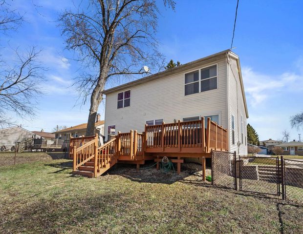 4031 S 89th STREET, Greenfield, WI 53228