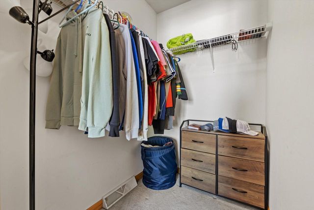 4031 S 89th STREET, Greenfield, WI 53228