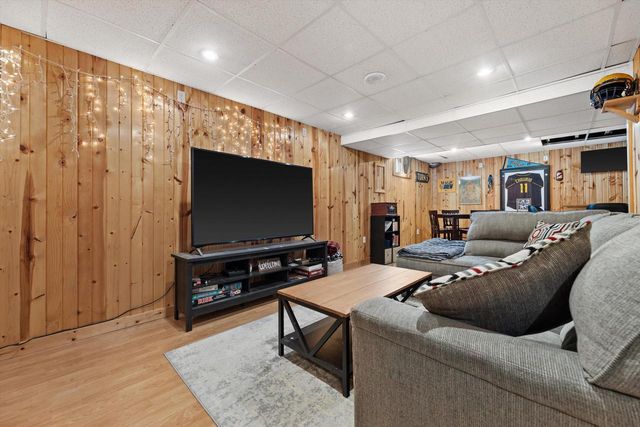 4031 S 89th STREET, Greenfield, WI 53228