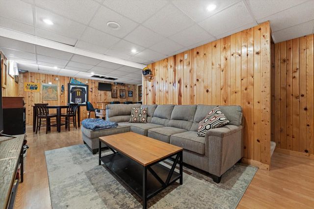 4031 S 89th STREET, Greenfield, WI 53228