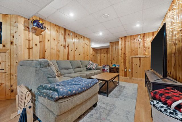 4031 S 89th STREET, Greenfield, WI 53228