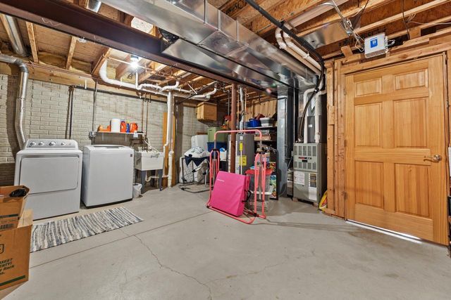 4031 S 89th STREET, Greenfield, WI 53228