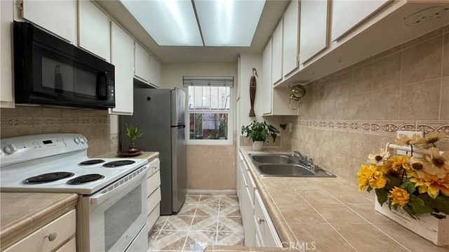1701 Neil Armstrong 105, Montebello, CA 90640