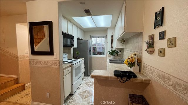1701 Neil Armstrong 105, Montebello, CA 90640