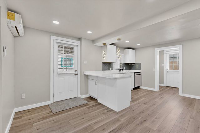 804 Prospect Avenue NW, Albuquerque, NM 87102