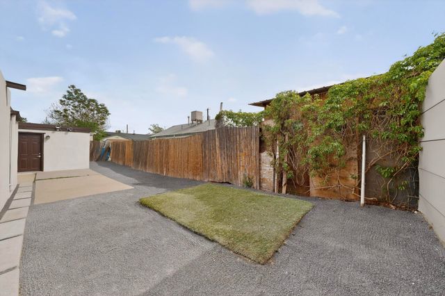 804 Prospect Avenue NW, Albuquerque, NM 87102