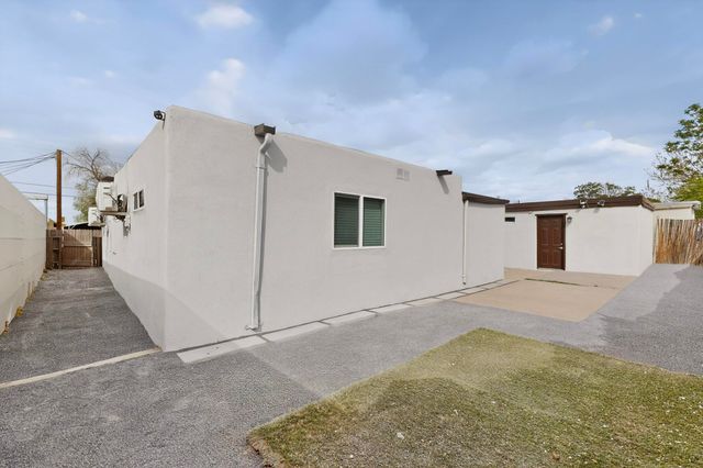 804 Prospect Avenue NW, Albuquerque, NM 87102