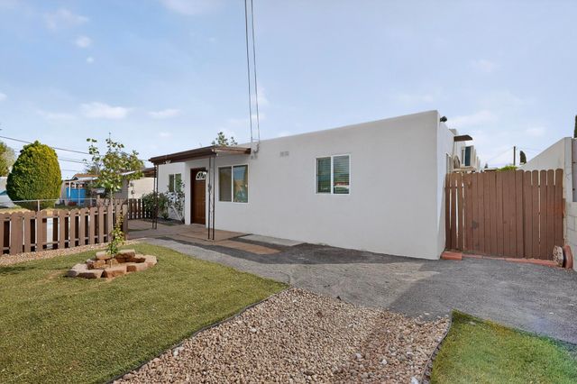 804 Prospect Avenue NW, Albuquerque, NM 87102