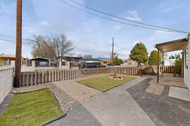 804 Prospect Avenue NW, Albuquerque, NM 87102