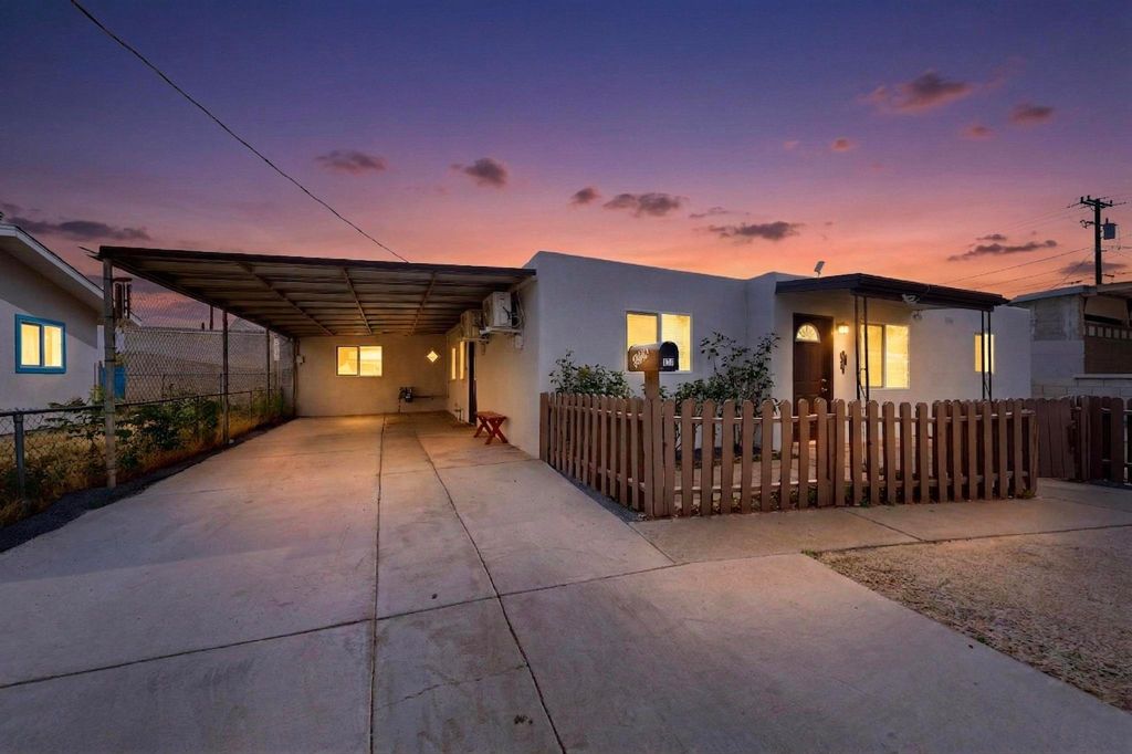 804 Prospect Avenue NW, Albuquerque, NM 87102