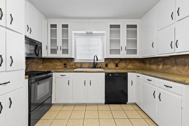 1909 Mary Jane Dr, Longview, TX 75601