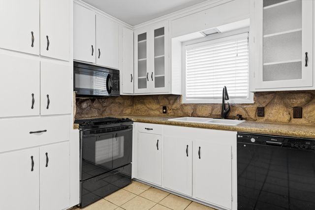 1909 Mary Jane Dr, Longview, TX 75601