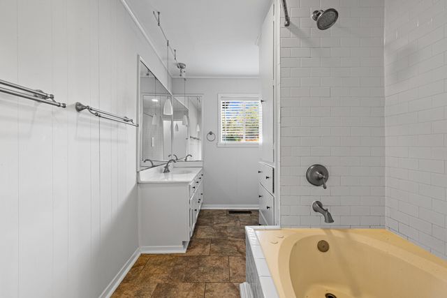 1909 Mary Jane Dr, Longview, TX 75601