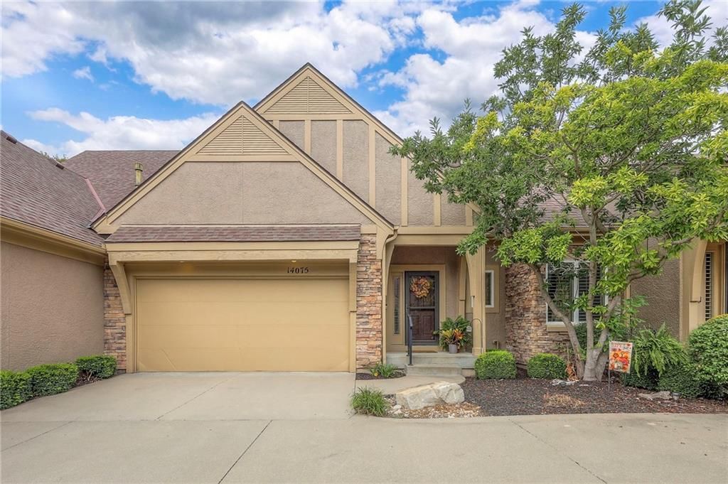 14075 S Summit Street, Olathe, KS 66062
