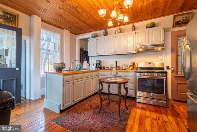 975 GRAVEL PIKE, Palm, PA 18070