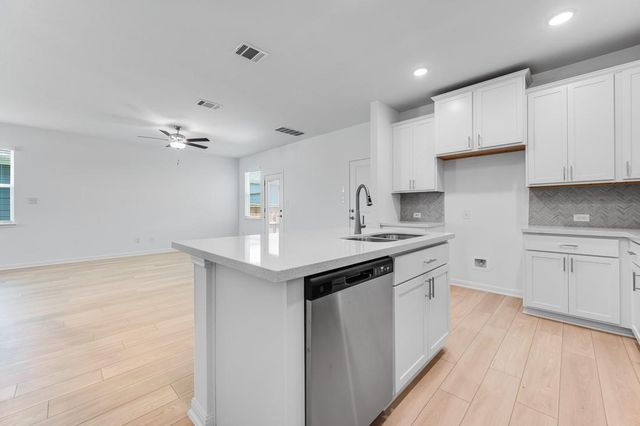 608 Emory Crossing BLVD, Hutto, TX 78634