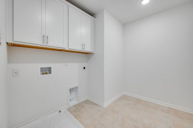608 Emory Crossing BLVD, Hutto, TX 78634