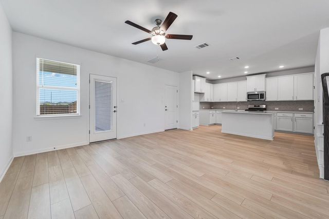 608 Emory Crossing BLVD, Hutto, TX 78634