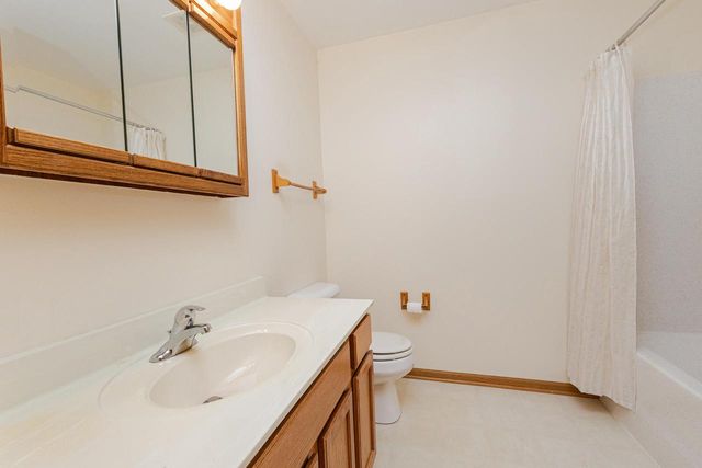 930 Oconomowoc PARKWAY, Oconomowoc, WI 53066