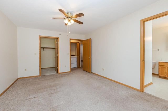 930 Oconomowoc PARKWAY, Oconomowoc, WI 53066