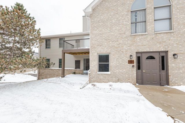 930 Oconomowoc PARKWAY, Oconomowoc, WI 53066