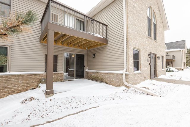 930 Oconomowoc PARKWAY, Oconomowoc, WI 53066