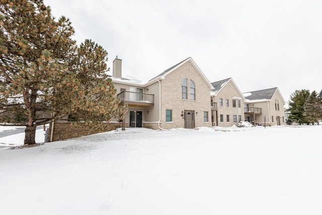 930 Oconomowoc PARKWAY, Oconomowoc, WI 53066